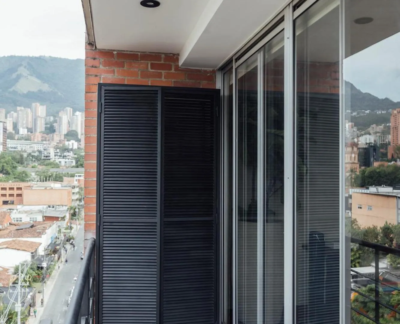 Orange Suites By Vibra Bonita Medellin Apartment