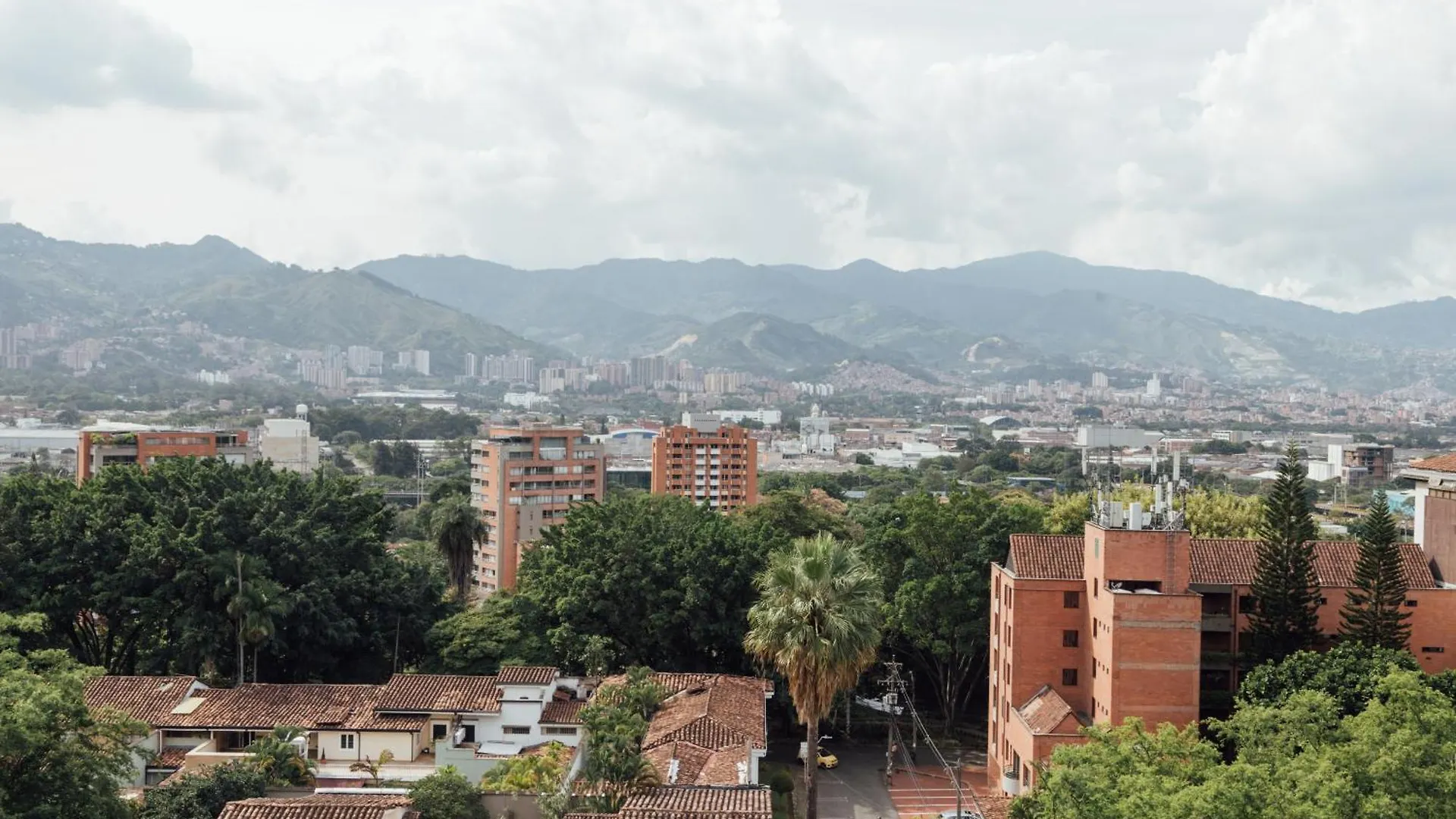 Orange Suites By Vibra Bonita Medellin Apartment