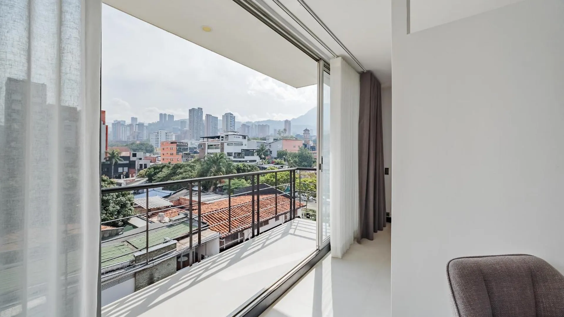Orange Suites By Vibra Bonita Medellin Colombia